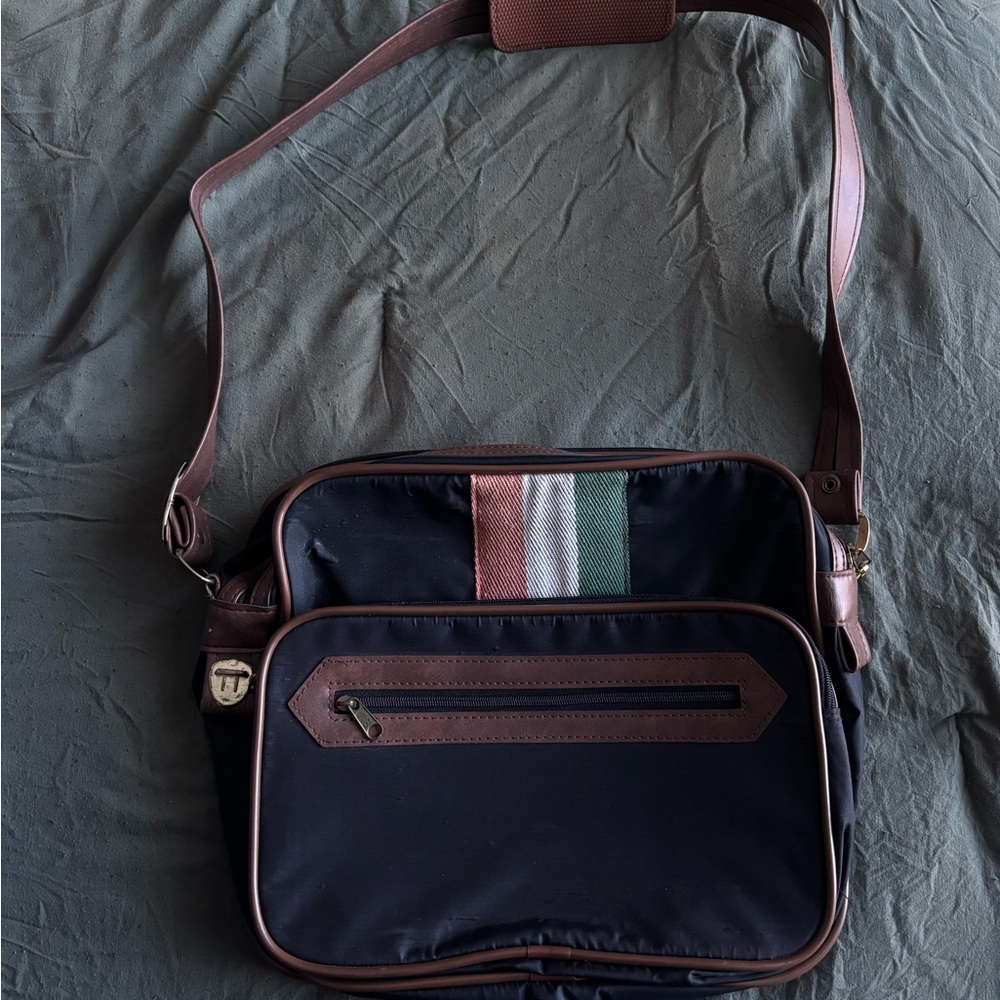 Vintage Lark Nylon Carryall Italy Flag Italian On Shoulder Black & Brown Bag